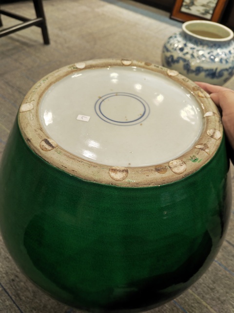 古玩陶瓷魚籽綠釉天球瓶真品鑒賞圖