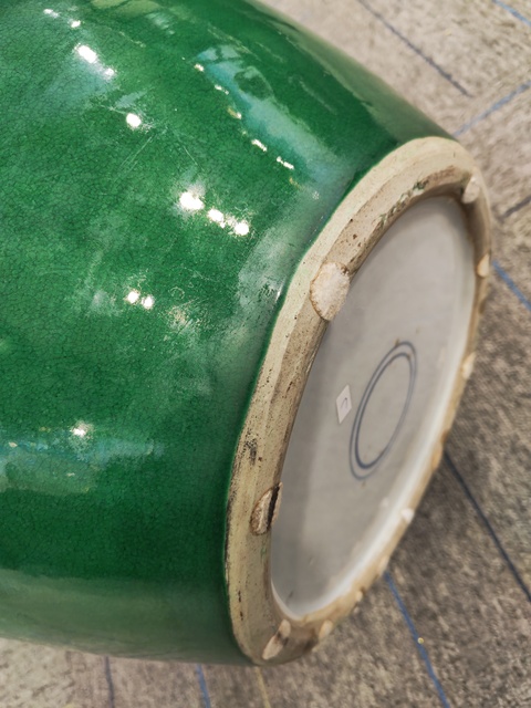 古玩陶瓷魚籽綠釉天球瓶真品鑒賞圖