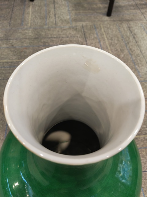 古玩陶瓷魚籽綠釉天球瓶真品鑒賞圖