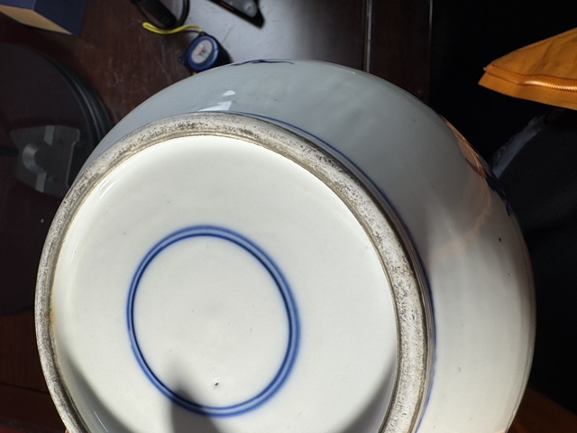 古玩陶瓷花卉紋青花天球瓶真品鑒賞圖