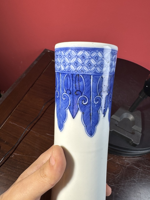 古玩陶瓷花卉紋青花天球瓶真品鑒賞圖