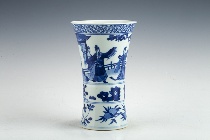 古玩陶瓷清末民初·青花人物花卉紋花觚拍賣，當前價格1728元