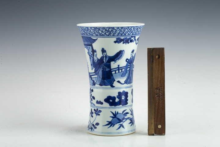 古玩陶瓷清末民初·青花人物花卉紋花觚拍賣，當前價格1728元