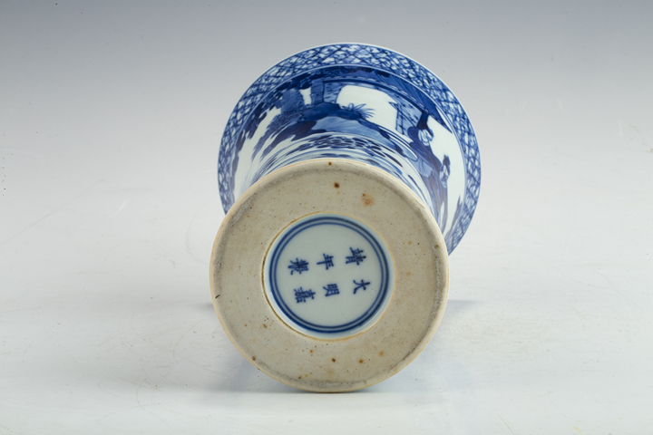 古玩陶瓷清末民初·青花人物花卉紋花觚拍賣，當前價格1728元