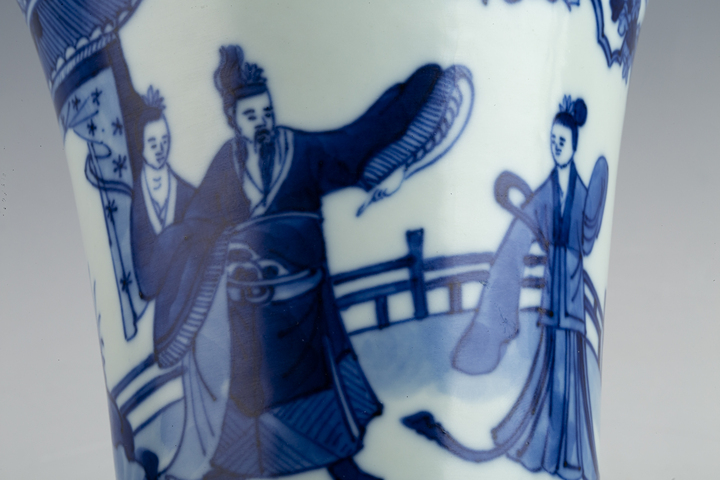 古玩陶瓷清末民初·青花人物花卉紋花觚拍賣，當前價格1728元