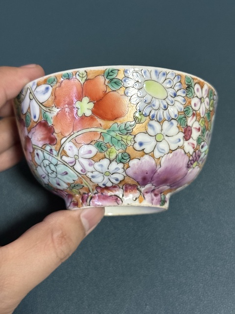 古玩陶瓷百花不落粉彩小碗真品鑒賞圖
