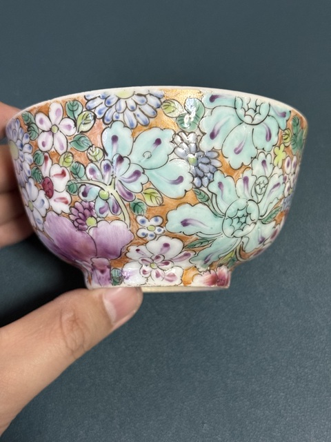 古玩陶瓷百花不落粉彩小碗真品鑒賞圖