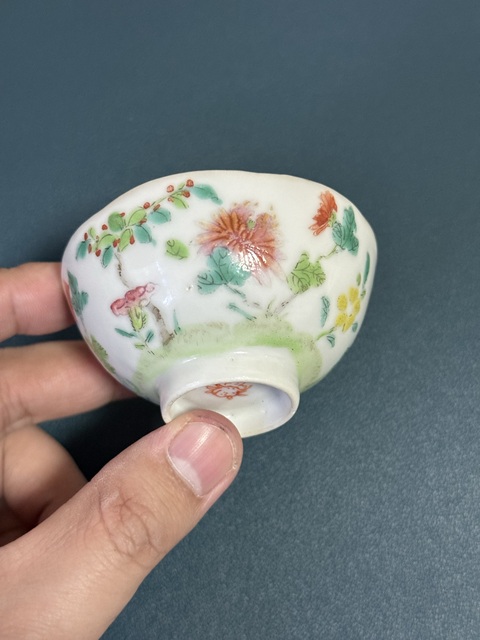 古玩陶瓷花卉紋粉彩小碗真品鑒賞圖