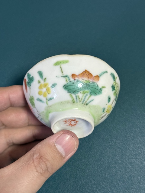 古玩陶瓷花卉紋粉彩小碗真品鑒賞圖