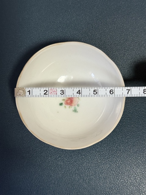 古玩陶瓷花卉紋粉彩小碗真品鑒賞圖