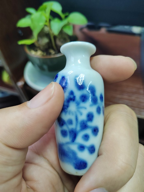 古玩陶瓷民國(guó)青花花卉小瓶真品鑒賞圖