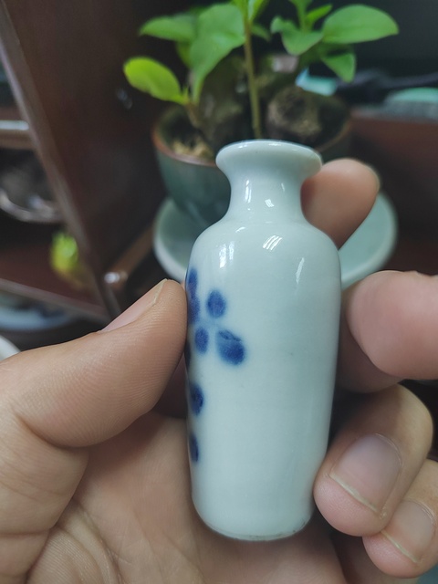 古玩陶瓷民國(guó)青花花卉小瓶真品鑒賞圖