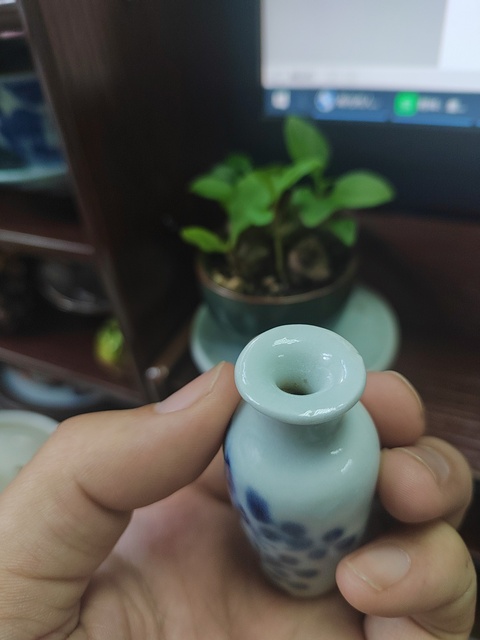 古玩陶瓷民國(guó)青花花卉小瓶真品鑒賞圖