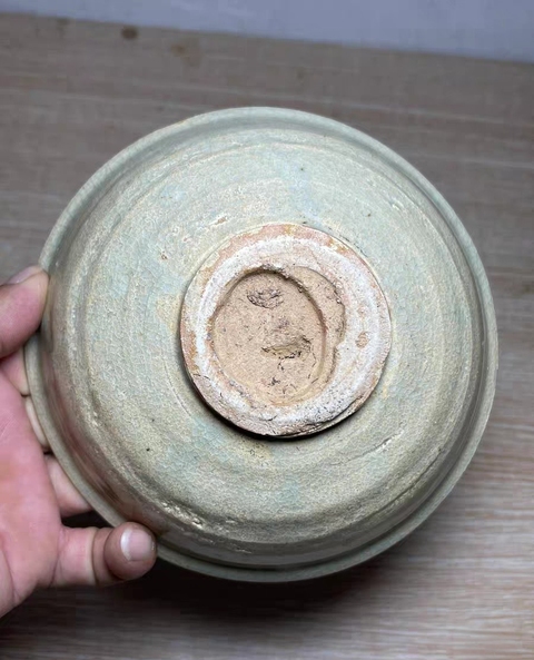 古玩陶瓷龍泉青瓷花卉紋碗真品鑒賞圖