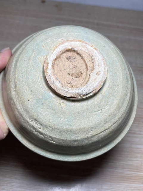 古玩陶瓷龍泉青瓷花卉紋碗真品鑒賞圖