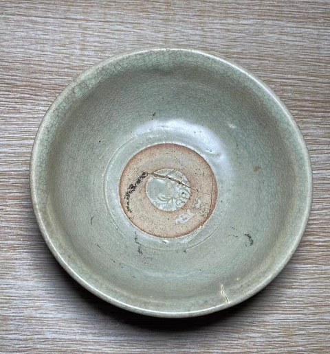 古玩陶瓷龍泉青瓷花卉紋碗真品鑒賞圖