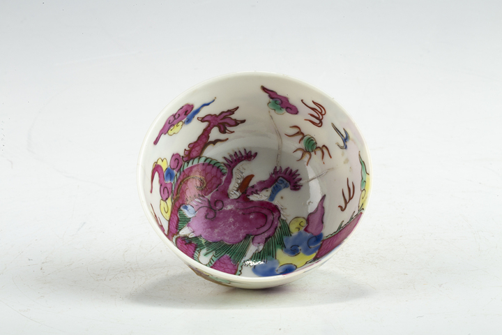 古玩陶瓷清中·粉彩過墻龍紋杯真品鑒賞圖