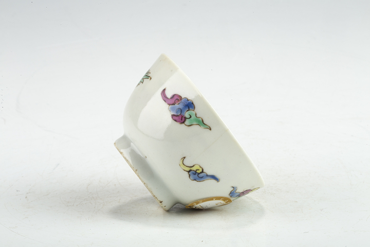 古玩陶瓷清中·粉彩過墻龍紋杯真品鑒賞圖