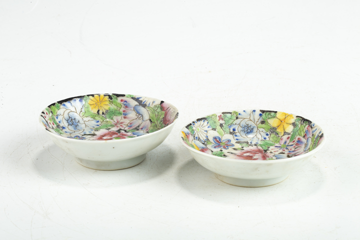 古玩陶瓷民國·墨地粉彩百花不落地紋筆舔一對
真品鑒賞圖