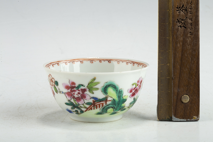 古玩陶瓷清雍乾·粉彩洞石花卉紋杯真品鑒賞圖