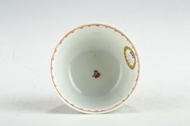 古玩陶瓷清雍乾·粉彩洞石花卉紋杯真品鑒賞圖