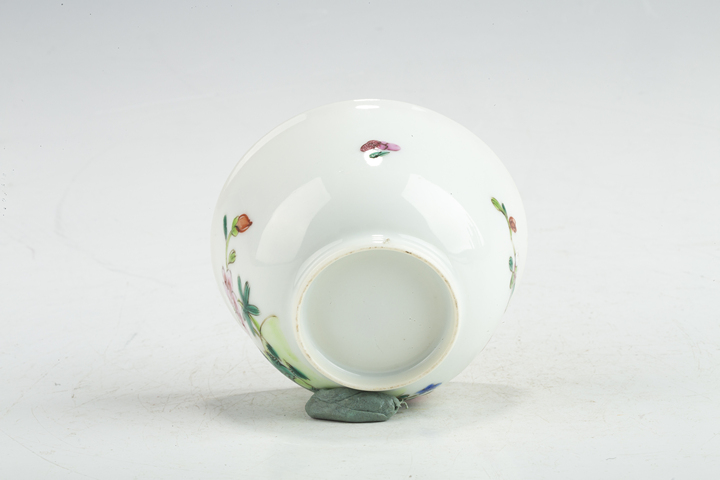 古玩陶瓷清雍乾·粉彩洞石花卉紋杯真品鑒賞圖