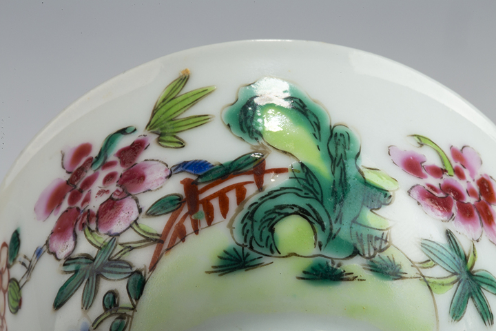 古玩陶瓷清雍乾·粉彩洞石花卉紋杯真品鑒賞圖