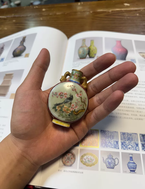 古玩陶瓷粉彩鼻煙壺真品鑒賞圖