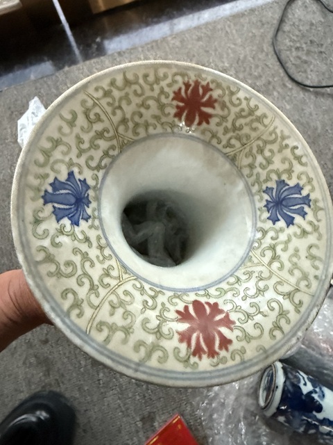 古玩陶瓷青花五彩團(tuán)龍紋花觚真品鑒賞圖