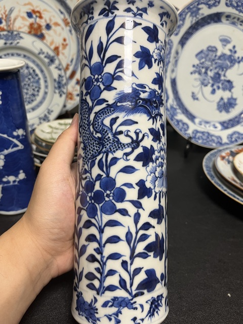 古玩陶瓷青花龍穿花紋箭筒真品鑒賞圖