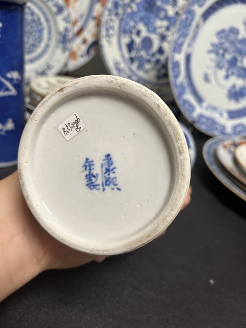 古玩陶瓷青花龍穿花紋箭筒真品鑒賞圖