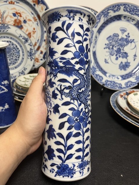 古玩陶瓷青花龍穿花紋箭筒真品鑒賞圖