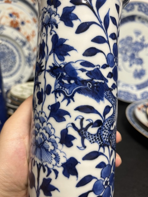 古玩陶瓷青花龍穿花紋箭筒真品鑒賞圖