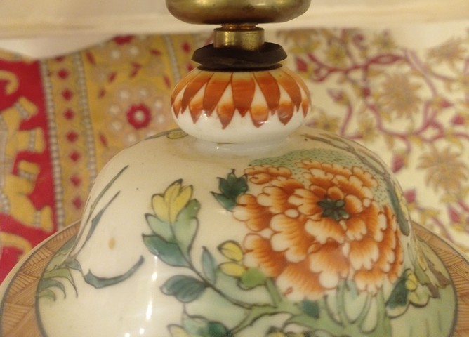 古玩陶瓷五彩花卉紋蓋罐（日本或歐洲）真品鑒賞圖