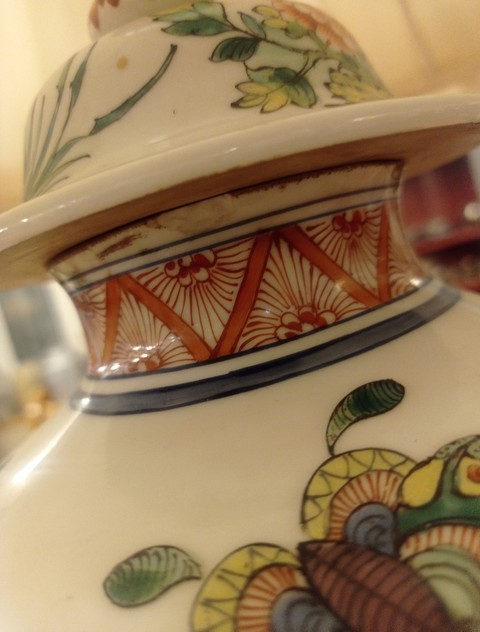 古玩陶瓷五彩花卉紋蓋罐（日本或歐洲）真品鑒賞圖