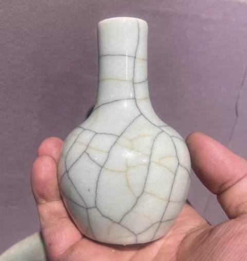 古玩陶瓷仿官釉天球瓶真品鑒賞圖