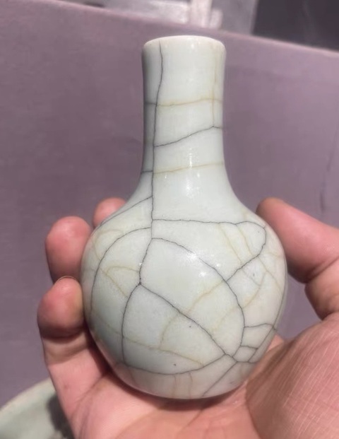 古玩陶瓷仿官釉天球瓶真品鑒賞圖