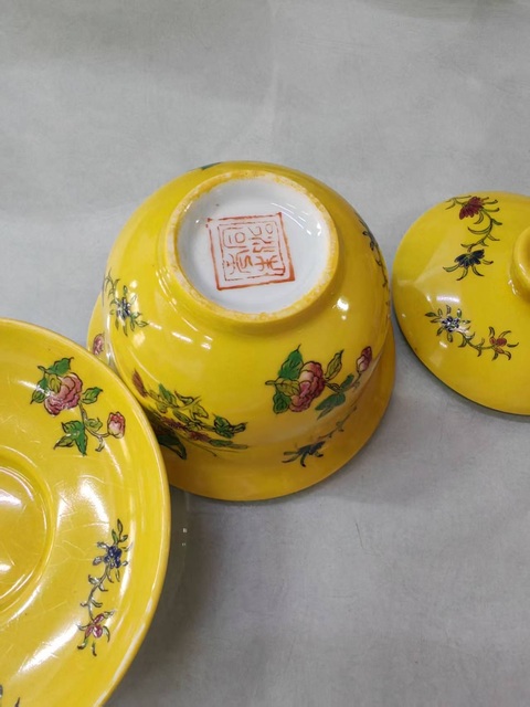 古玩陶瓷黃釉地粉彩三才蓋杯真品鑒賞圖