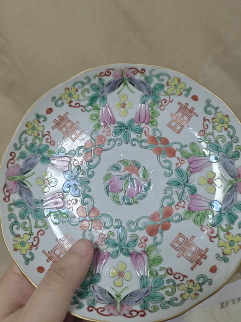 古玩陶瓷瓜蝶連綿囍字紋粉彩盤真品鑒賞圖