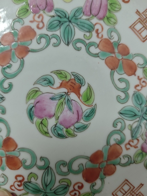 古玩陶瓷瓜蝶連綿囍字紋粉彩盤真品鑒賞圖