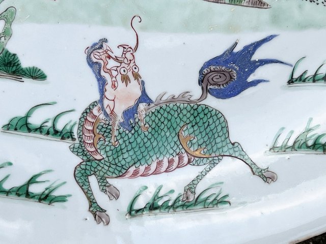 古玩陶瓷麒麟鳳紋五彩雙圈足盤真品鑒賞圖