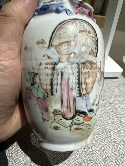 古玩陶瓷三星高照圖粉彩螭龍獅耳瓶真品鑒賞圖