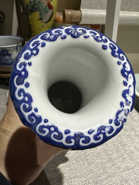 古玩陶瓷三星高照圖粉彩螭龍獅耳瓶真品鑒賞圖