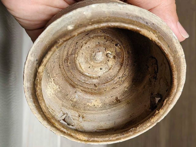 古玩陶瓷青釉鏤空鳥形鈕熏爐真品鑒賞圖