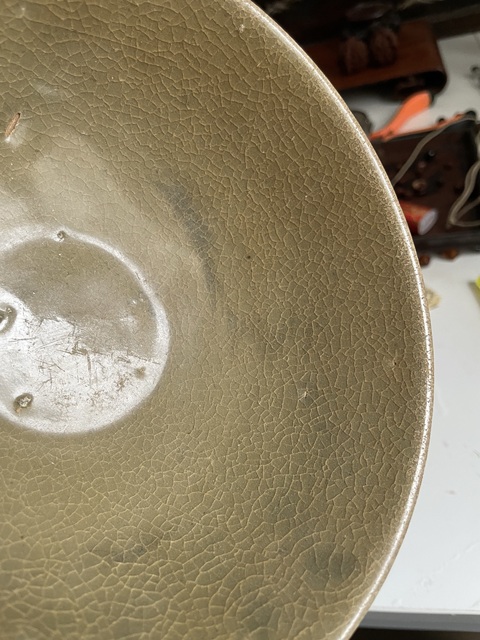 古玩陶瓷黃釉蓮瓣紋龍泉碗真品鑒賞圖