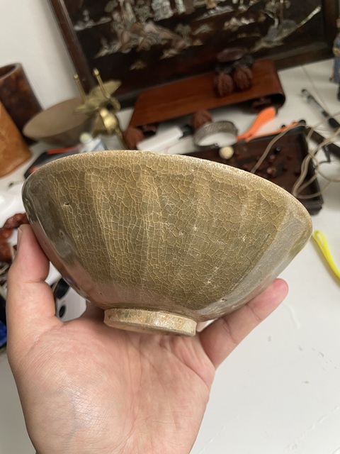 古玩陶瓷黃釉蓮瓣紋龍泉碗真品鑒賞圖