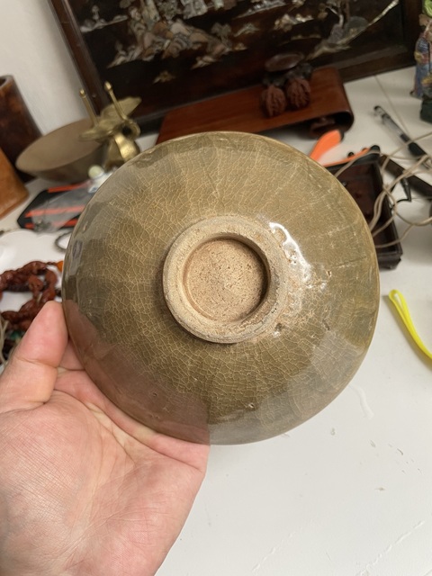 古玩陶瓷黃釉蓮瓣紋龍泉碗真品鑒賞圖