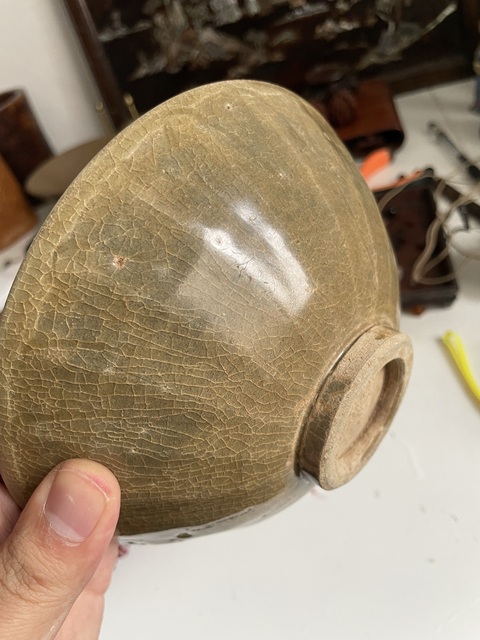 古玩陶瓷黃釉蓮瓣紋龍泉碗真品鑒賞圖