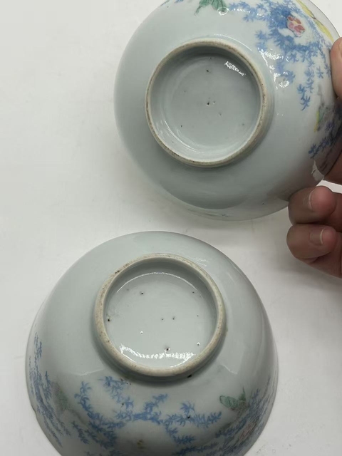 古玩陶瓷粉彩蝶戀花碗一對真品鑒賞圖
