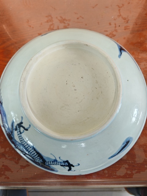 古玩陶瓷青花過墻龍紋臥盤真品鑒賞圖